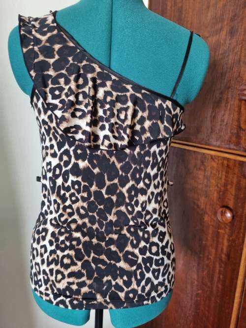 LEOPARD PRINT TOP SIZE SMALL