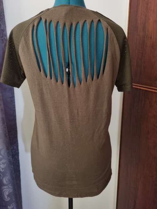 ARMY GREEN RIPPED T-SHIRT SIZE S/M
