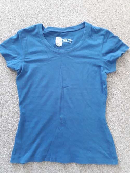 T-SHIRT SIZE SMALL