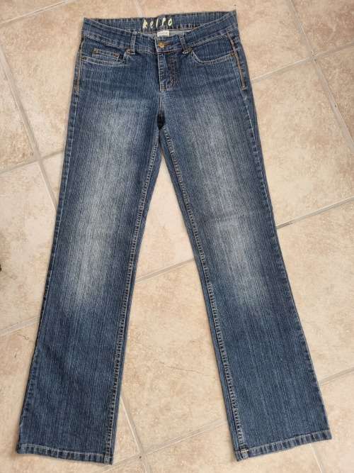 BOOTLEG JEANS SIZE 32