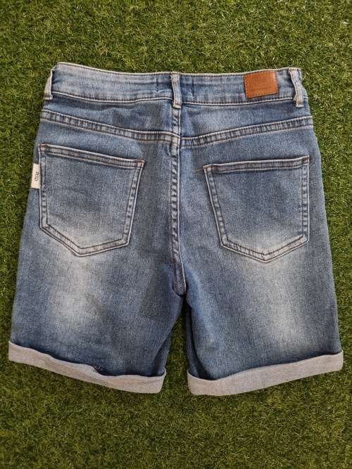 JEAN SHORTS SIZE 30/6
