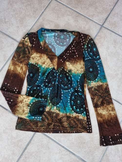 STUNNING LONG SLEEVE TOP SIZE 10