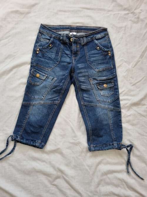 IDENTITY CAPRI JEANS SIZE 34
