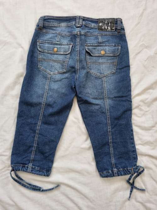 IDENTITY CAPRI JEANS SIZE 34