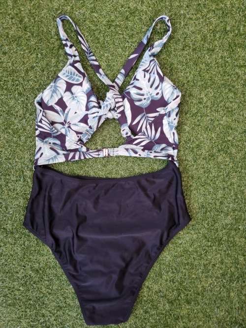 LADIES ONE-PIECE SWIMWEAR SIZE MED