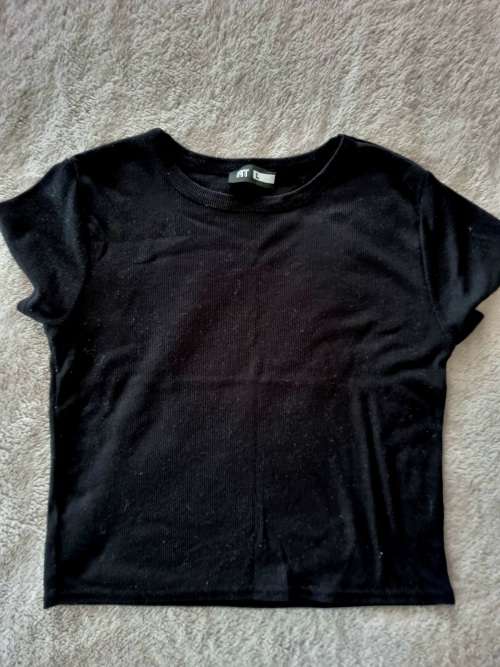RIBBED CROP TOP SIZE MED