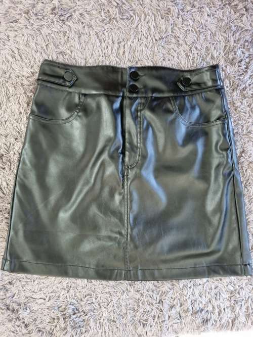 LADIES FAUX LEATHER SKIRT SIZE MED