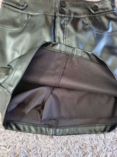 LADIES FAUX LEATHER SKIRT SIZE MED