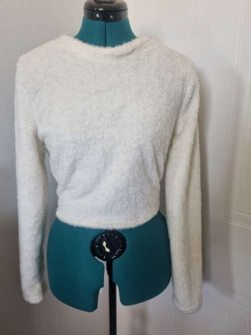 Fluffy open back top- size med