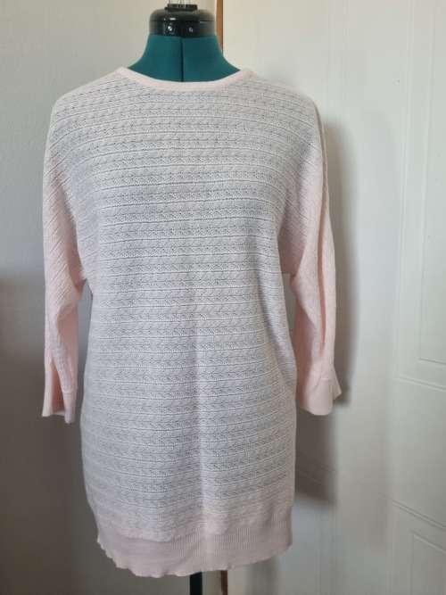 Batwing knit top -size med