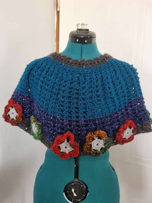 Crochet poncho- size med