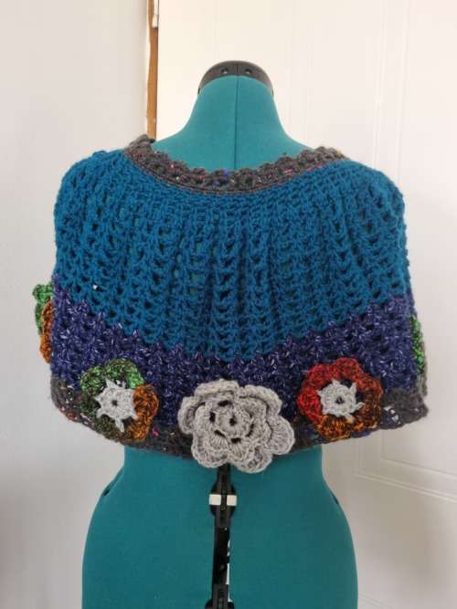 Crochet poncho- size med