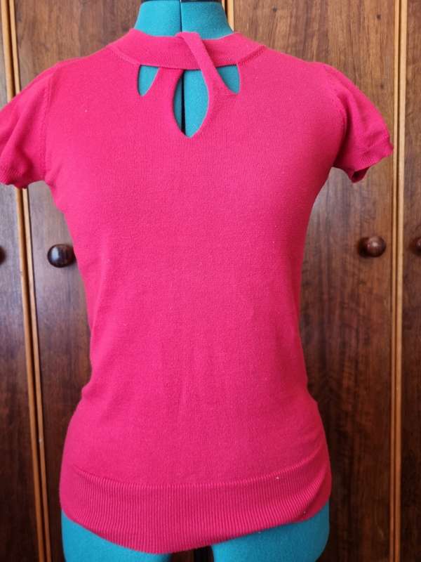 STUNNING KNIT TOP SIZE S/M