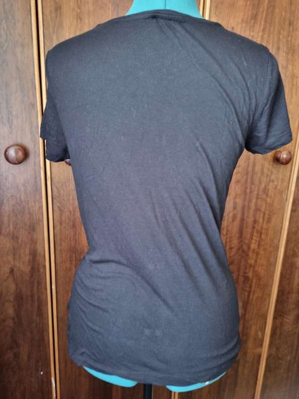 T-shirt -size small