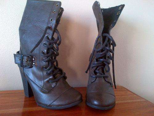 Stunning winter booties size 4