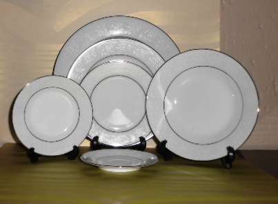 1 Place setting of 6 pieces.  Noritake Fine China.Contemporary Tahoe