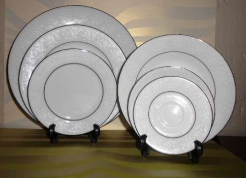 1 Place setting of 6 pieces.  Noritake Fine China.Contemporary Tahoe