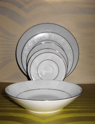 1 Place setting of 6 pieces.  Noritake Fine China.Contemporary Tahoe