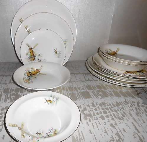 OLD DUTCH MILL ALFRED MEAKIN DINNER SET 4 PLACE SETTING
