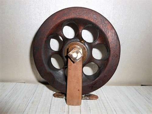 VINTAGE SCARBOROUGH TYPE WOODEN CENTER PIN FISHING REEL