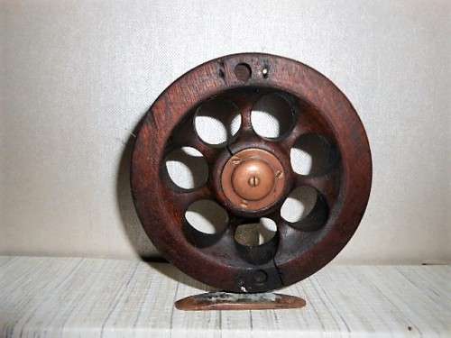 VINTAGE SCARBOROUGH TYPE WOODEN CENTER PIN FISHING REEL