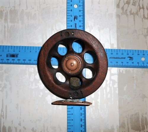 VINTAGE SCARBOROUGH TYPE WOODEN CENTER PIN FISHING REEL
