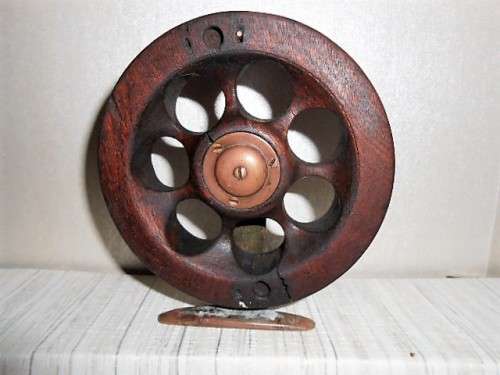 VINTAGE SCARBOROUGH TYPE WOODEN CENTER PIN FISHING REEL