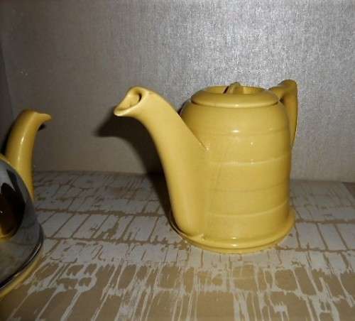 Art Deco Ceramic Teapot and Coffee with Insulated Chrome Cosy. Lovely yellow