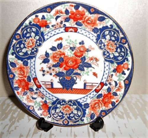 F5 Imari Plate beautifully decorated in cobalt blue and burnt orange