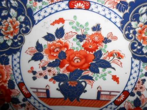 F5 Imari Plate beautifully decorated in cobalt blue and burnt orange