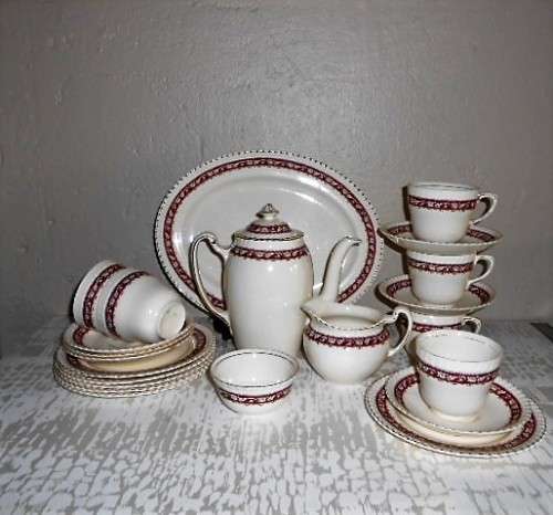 LOVELY OLD ENGLISH PATTERN  22 PIECE TEA SET  JOHNSON BROS