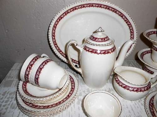 LOVELY OLD ENGLISH PATTERN  22 PIECE TEA SET  JOHNSON BROS