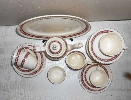 LOVELY OLD ENGLISH PATTERN  22 PIECE TEA SET  JOHNSON BROS