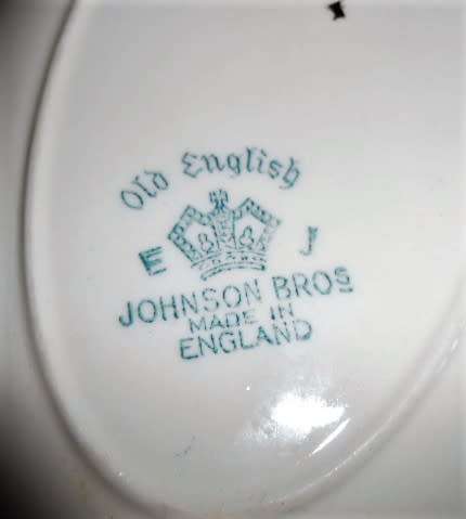 LOVELY OLD ENGLISH PATTERN  22 PIECE TEA SET  JOHNSON BROS
