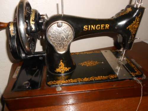 1938 SINGER VIBRATING SHUTTLE SEWING MACHINE