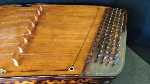 ANTIQUE VINTAGE KAM SHING 60 STRING GUZHENG/ CHINESE HARP IN A CARRYING CASE