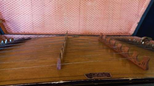 ANTIQUE VINTAGE KAM SHING 60 STRING GUZHENG/ CHINESE HARP IN A CARRYING CASE