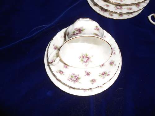 Royal Albert Sweet Violets 6 Trios