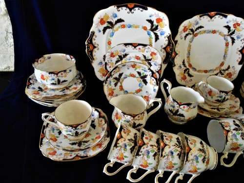 18 Piece Rare Royal Albert Crown China Bognor Tea Set (Countess)