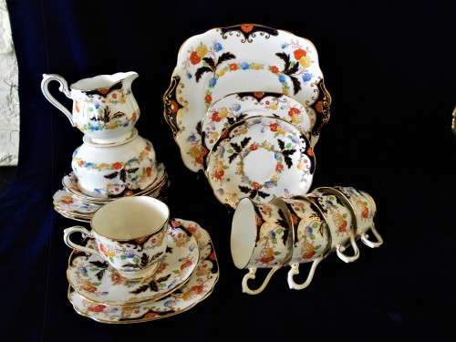 18 Piece Rare Royal Albert Crown China Bognor Tea Set (Countess)