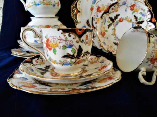 18 Piece Rare Royal Albert Crown China Bognor Tea Set (Countess)