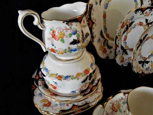 18 Piece Rare Royal Albert Crown China Bognor Tea Set (Countess)
