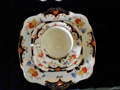 18 Piece Rare Royal Albert Crown China Bognor Tea Set (Countess)