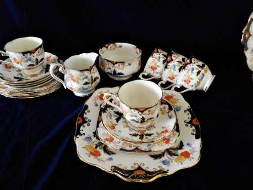 18 Piece Rare Royal Albert Crown China Bognor Tea Set (Countess)