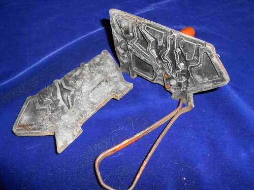 Rare Find Lead 3 Soldiers Mould