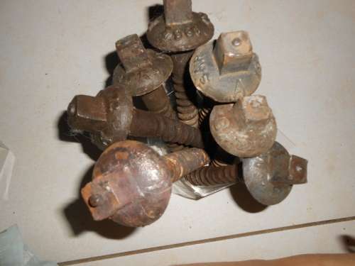 7 SAR Square Head Sleeper Spikes