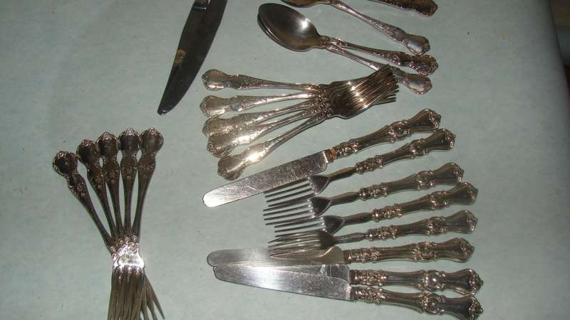 Queens Pattern Cutlery 22 Pieces