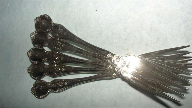 Queens Pattern Cutlery 22 Pieces