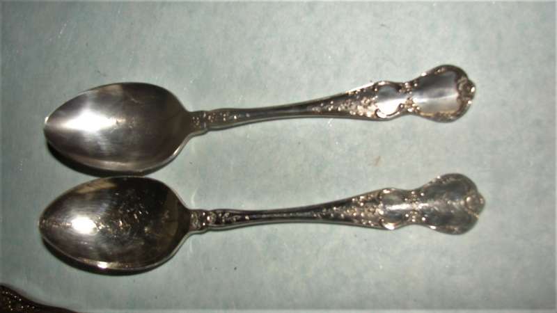 Queens Pattern Cutlery 22 Pieces