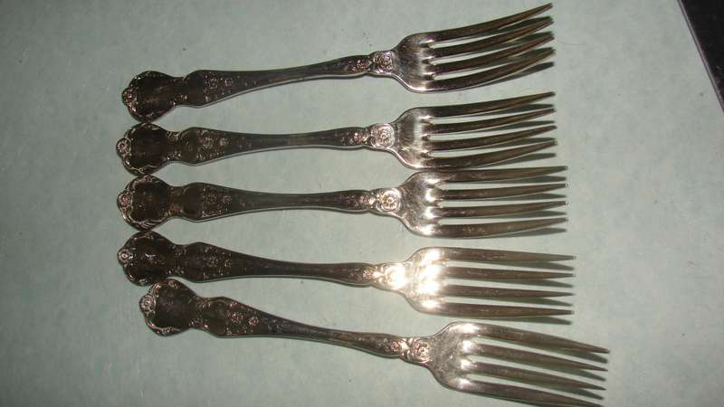 Queens Pattern Cutlery 22 Pieces